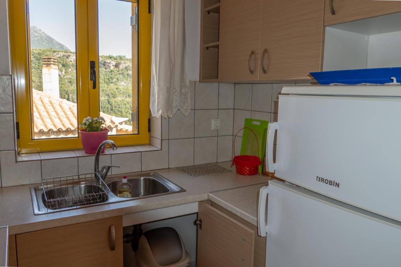 Trisilio Apartment Kardhamili Bagian luar foto